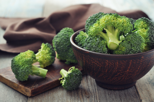 healthy fitness foods : broccoli