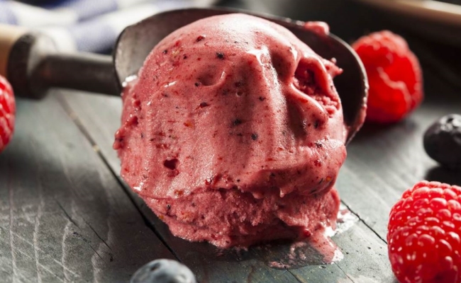 un des desserts healthy, sorbet rouge