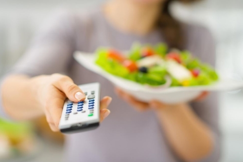 Manger rapidement n'aide pas à perdre du poids vite 