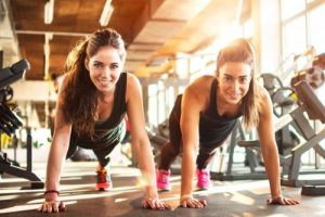 fréquenter les personnes sportives pour le rester
