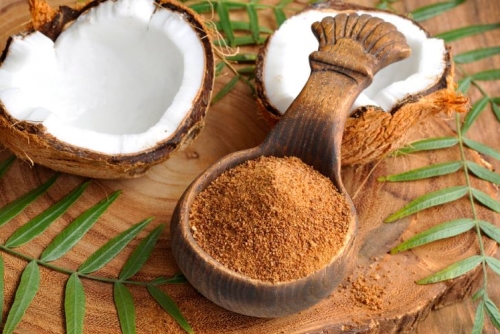 Le sucre de coco, connu comme l'une des alternatives au sucre les plus utilisées 